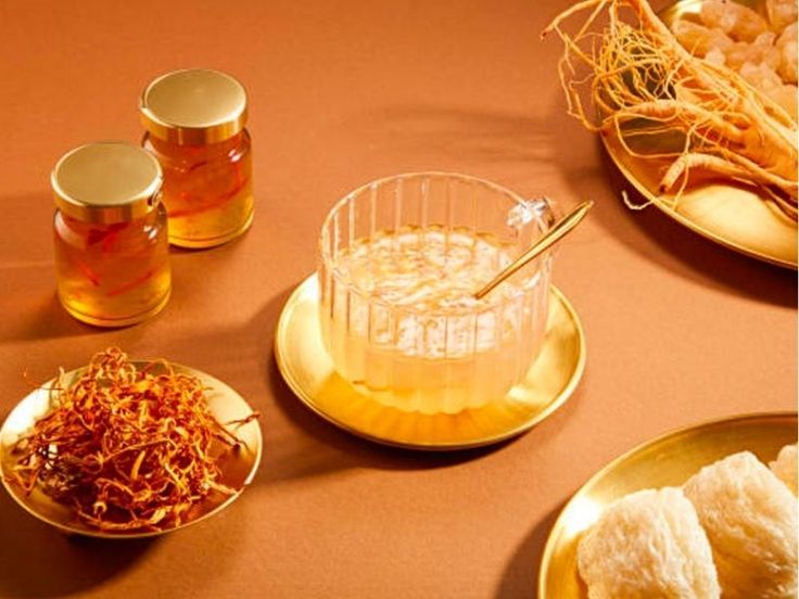 Hoàng Yến chưng đông trùng